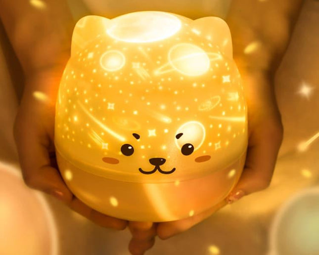 Kissa-yövalo projektorilla ja musiikilla