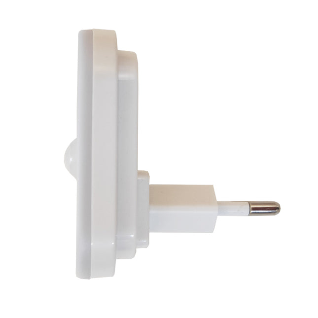 LED-pistorasiavalo liiketunnistimella