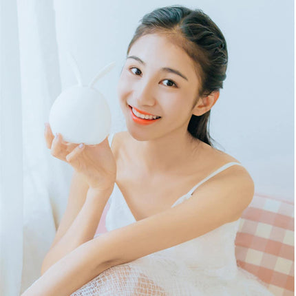 Väriä vaihtava jänis LED-yövalo kosketuksella