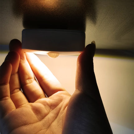 Langaton LED-kaappivalo liiketunnistimella