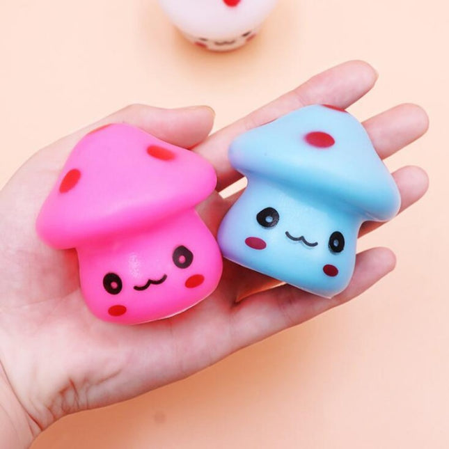 Pieni sienenmuotoinen yövalo lapsille