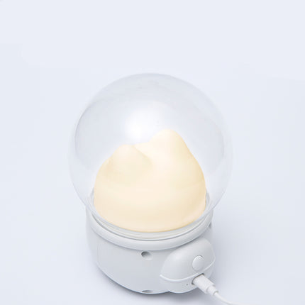 Pieni astronautti-pupu yövalo kapselissa