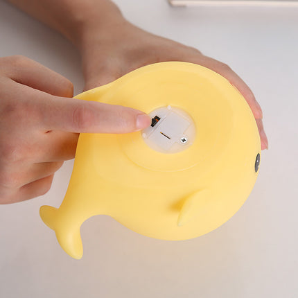 Pieni paristokäyttöinen valas-yövalo