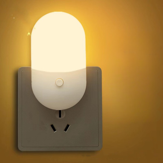 Kaksivärinen LED-yövalo pistorasiaan