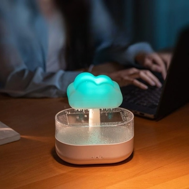 Pilvi-yövalo ja ilmankostutin yhdistelmä