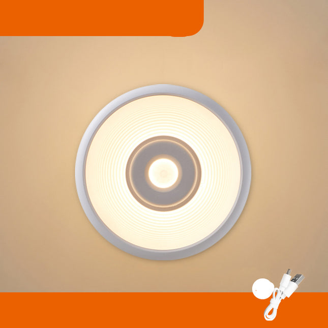 Yövalo liiketunnistimella ja USB-latauksella