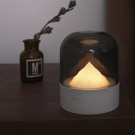 Lumihuippu vuori yövalo kupolilla