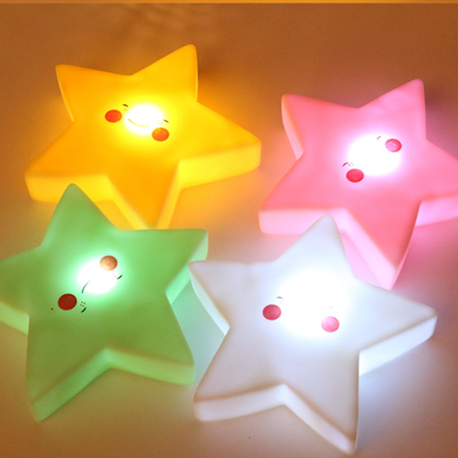 Tähden muotoinen LED-yövalo vauvan huoneeseen