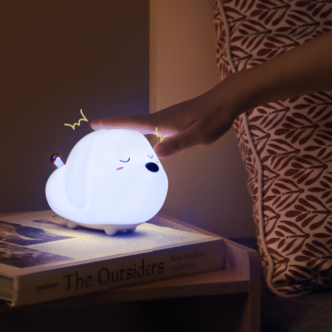 Mukava koiranpentu yövalo lastenhuoneeseen