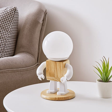 Puinen robotti design-yövalo lastenhuoneeseen
