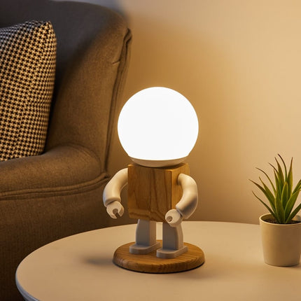 Puinen robotti design-yövalo lastenhuoneeseen
