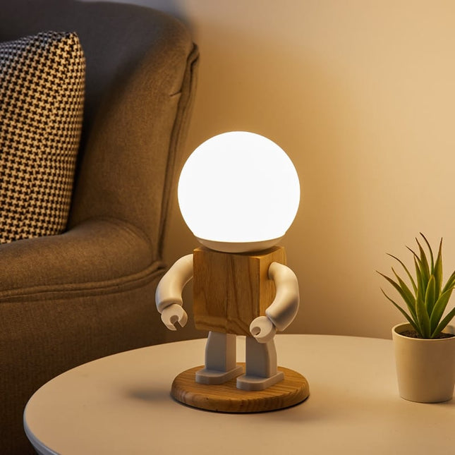 Puinen robotti design-yövalo lastenhuoneeseen