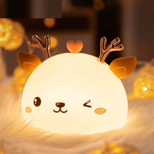 Söpö peura-yövalo silikonia kosketuksella