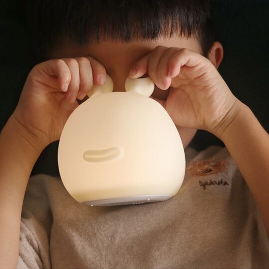 Ladattava etana yövalo imetykseen kosketuksella