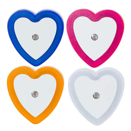 Sydämen muotoinen LED-yövalo hämärätunnistimella