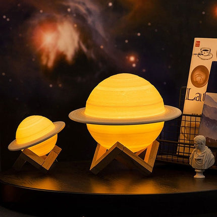 Saturnus planeetta 3D yövalo puujalustalla