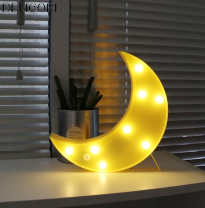 Värikäs LED-kuu koristevalo