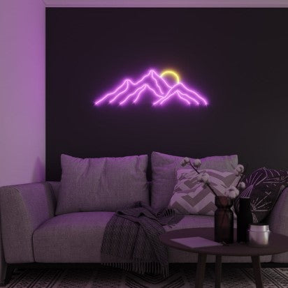 Värikäs vuoristoaiheinen neon-koristevalo