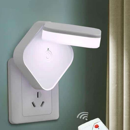 Kaukosäädettävä seinäyövalo suoraan pistorasiaan