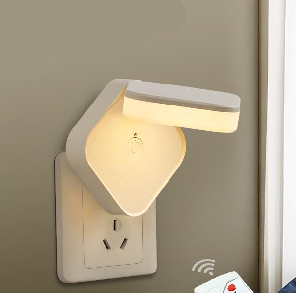 Kaukosäädettävä seinäyövalo suoraan pistorasiaan