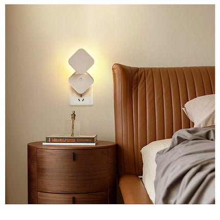 Kaukosäädettävä seinäyövalo suoraan pistorasiaan