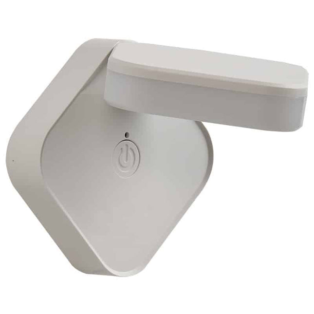 Kaukosäädettävä seinäyövalo suoraan pistorasiaan