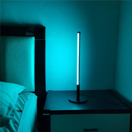Moderni LED-pöytävalaisin värisäädöllä kaukosäätimellä