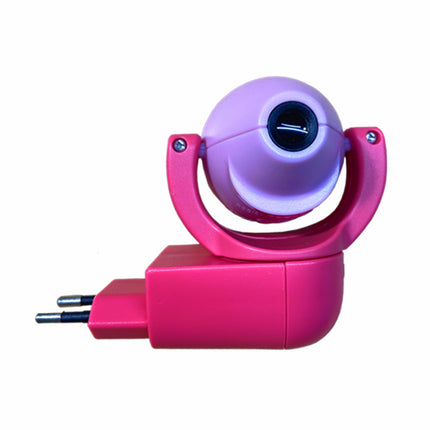 Lasten yövalo kuvaprojektorilla seinään