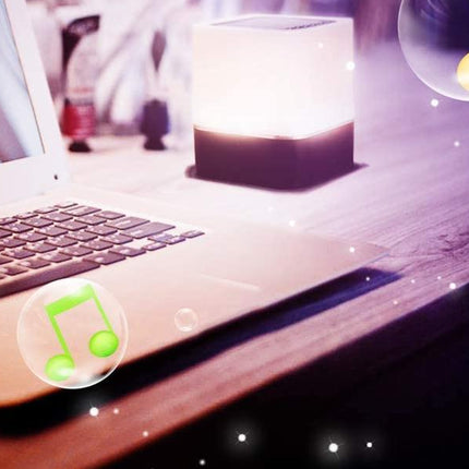 Kannettava yövalo Bluetooth-kaiuttimella ja kellolla