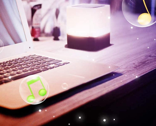 Kannettava yövalo Bluetooth-kaiuttimella ja kellolla